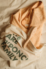 Charger l'image dans la galerie, Duo après- bain : poncho & brosse à cheveux